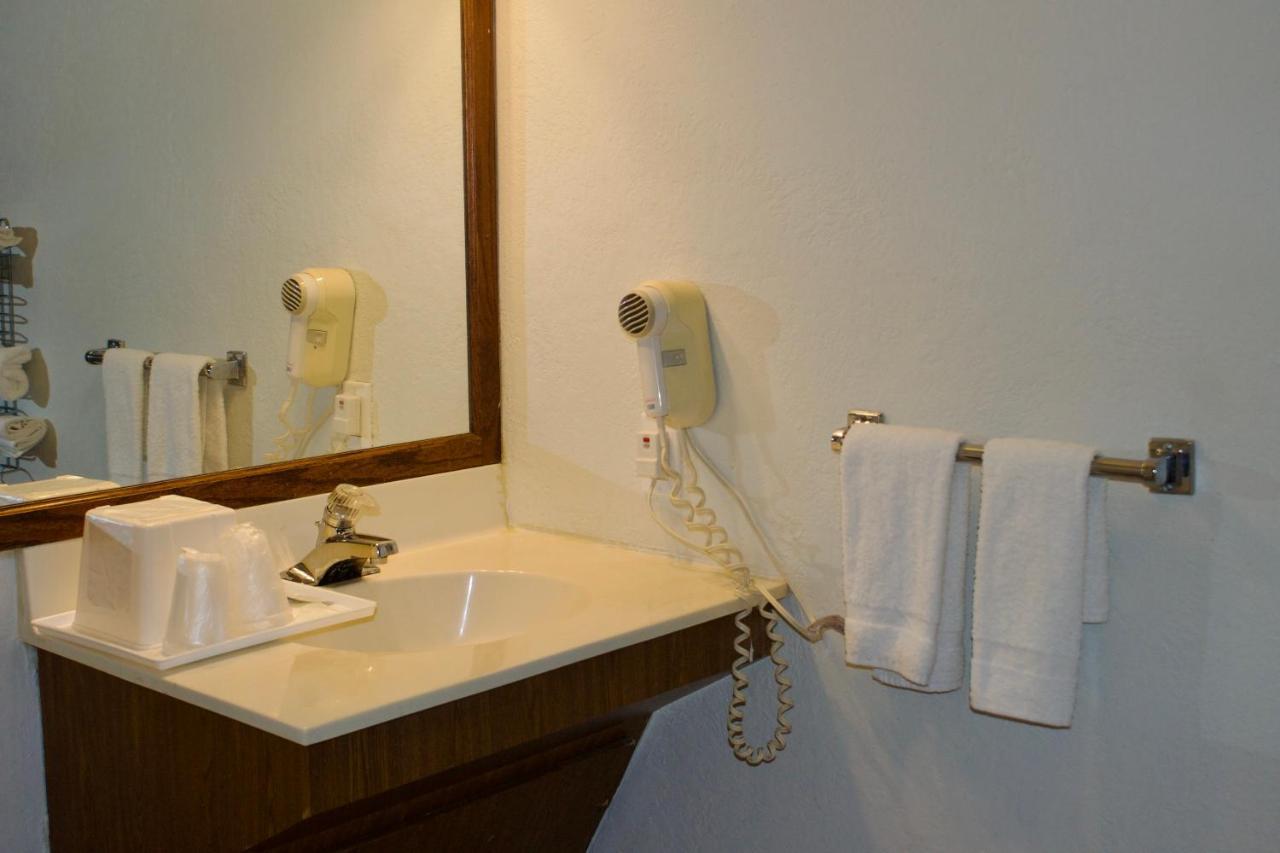 Knights Inn Bridgeport Frankenmuth Экстерьер фото