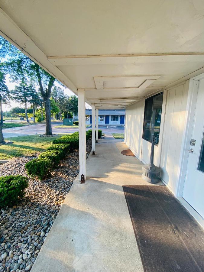 Knights Inn Bridgeport Frankenmuth Экстерьер фото