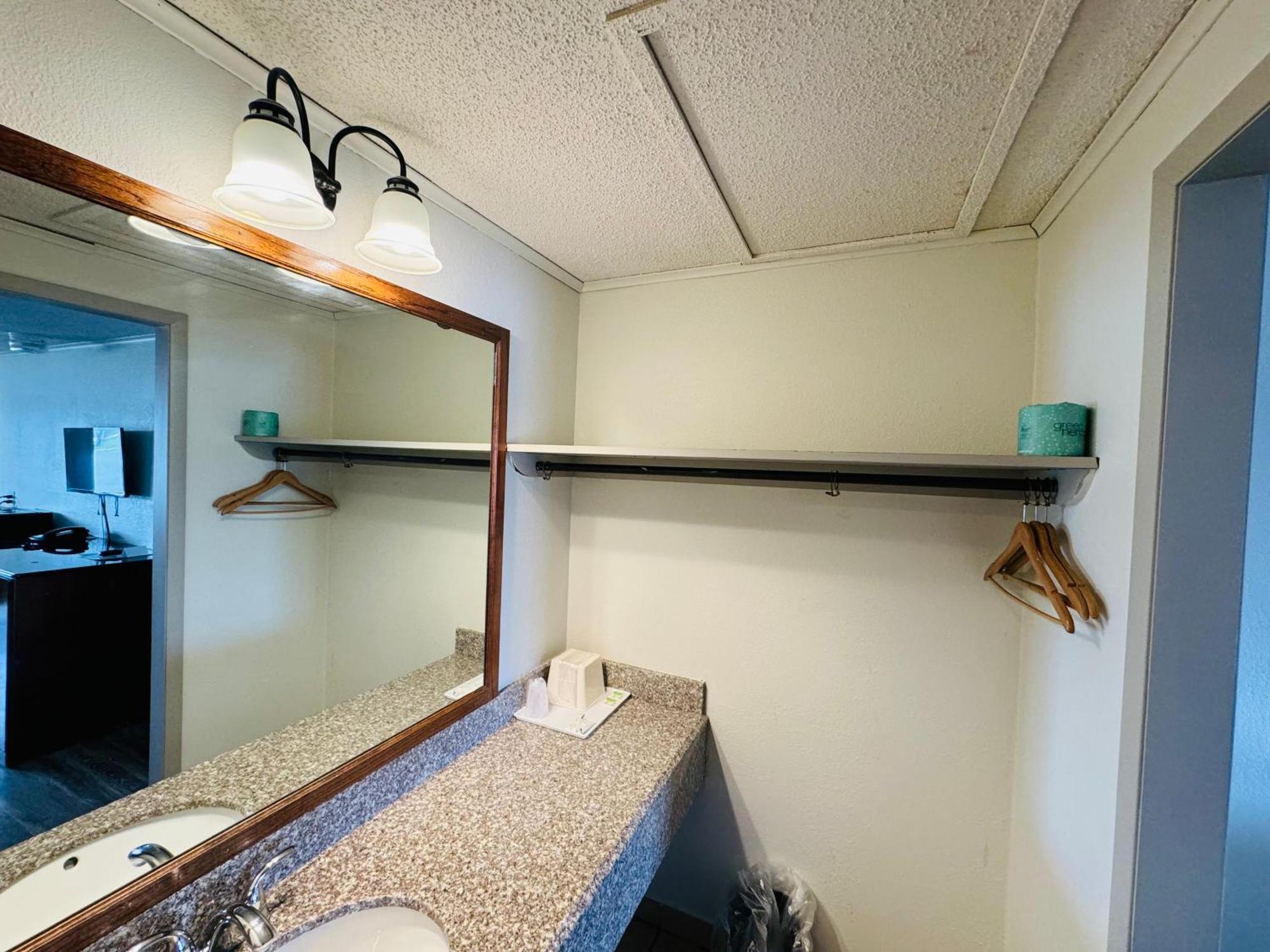 Knights Inn Bridgeport Frankenmuth Экстерьер фото