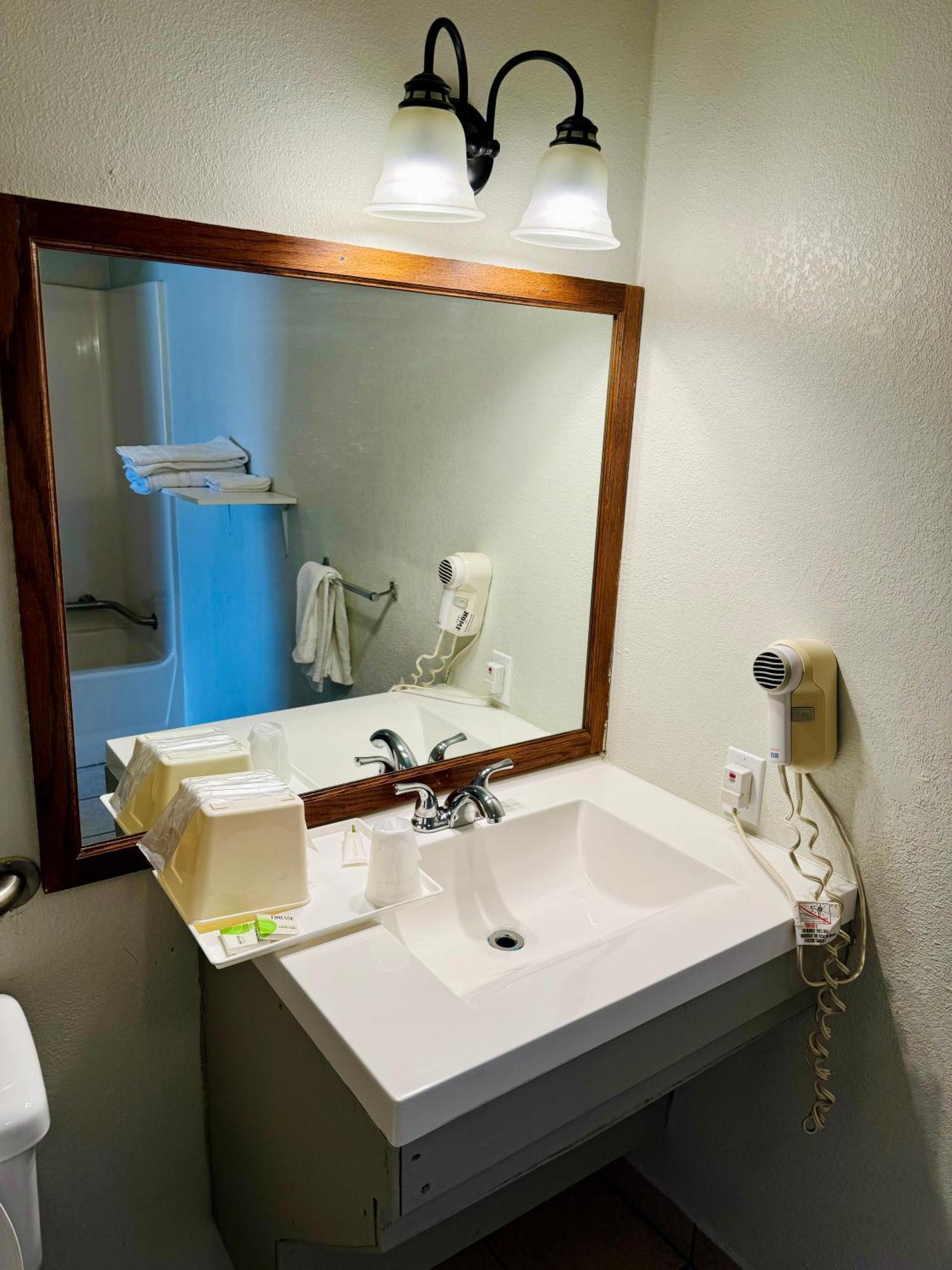 Knights Inn Bridgeport Frankenmuth Экстерьер фото